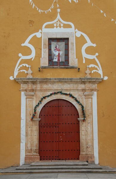 SS Pedro y Pablo, façade, main portal - Sotuta, Yucatán