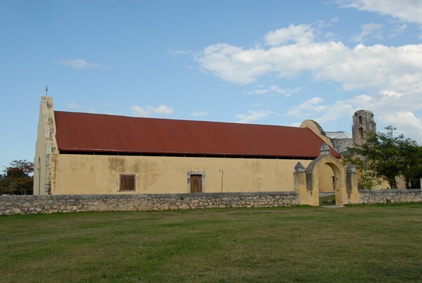San Antonio de Padua, exterior nave - Uci, Yucatán