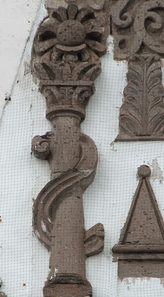 San Pedro, façade, gable (left), column & S-scroll - Tlaquepaque, Jalisco