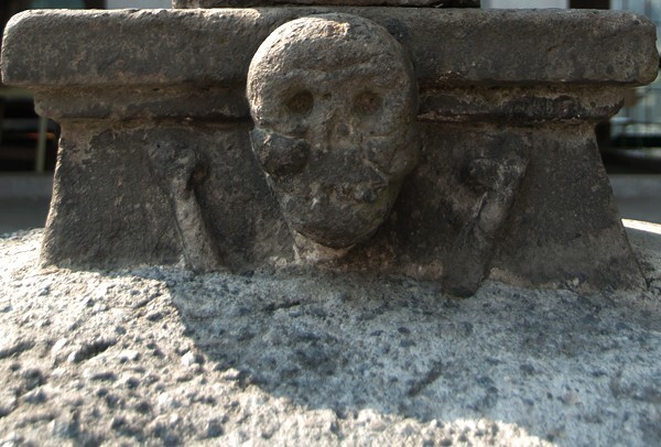 San Lorenzo, atrial cross base, skull & bones - Totolinga, México