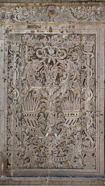 Façade portal, left pilaster - Santiago Apóstol