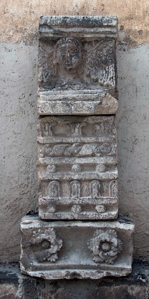 Porciúncula door, pillar fragment - San Francisco