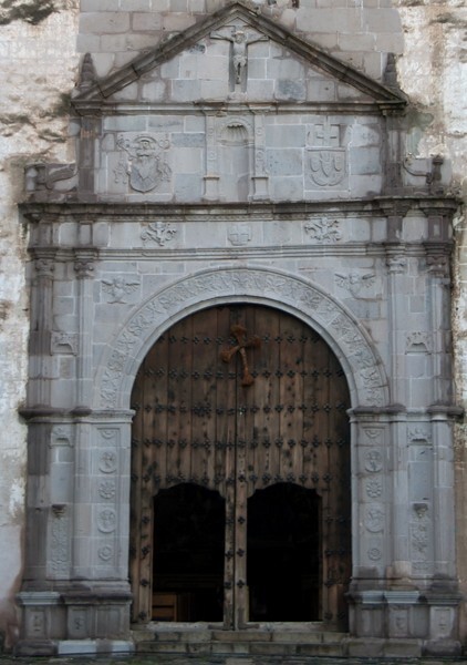 Façade, main portal, architrave & pediment - San Juan Bautista, façade, portería & posa chapels