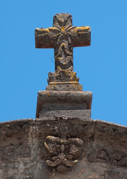 Façade roof cross - La Magdalena