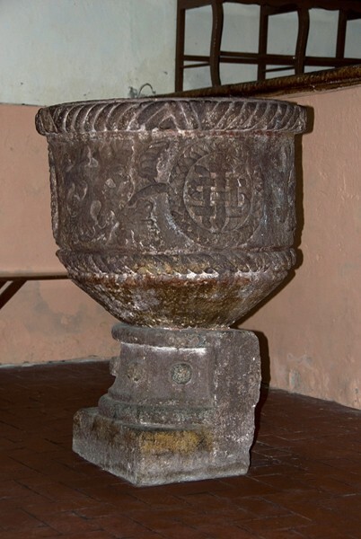 Baptismal font - San Pedro Apóstol