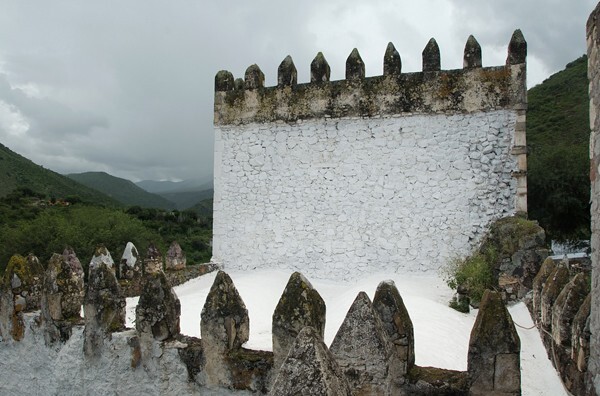 Atzolcintla, Hidalgo, San Juan Bautista, roof merlons - The Sixteenth Century: Monastic Architecture in the New World