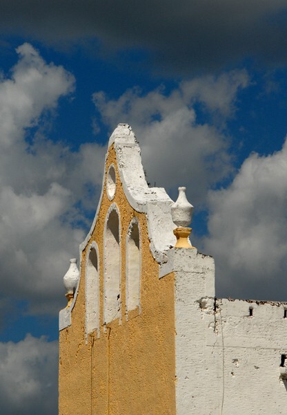 Santo Tomás, façade espadaña - Tunkas, Yucatán