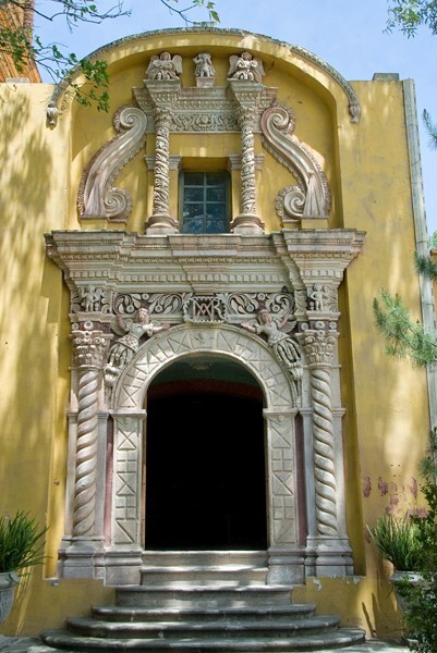 Hacienda, chapel façade - Santiago Tetlapayac, Hidalgo