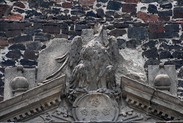 Porciúncula door, second story pediment - Santiago