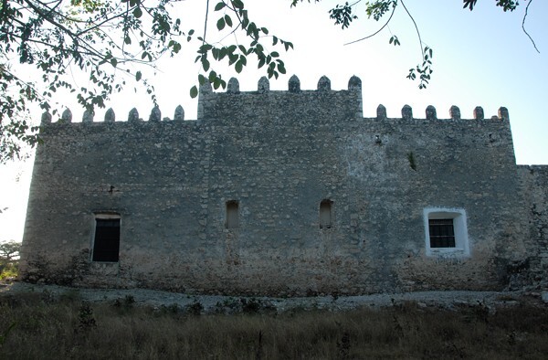 San Buenaventura, apse crenellation - Sinanché, Yucatán