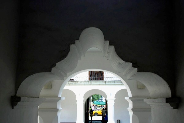 Patio & stairwell mixtilinear arch - Colegio de las Doncellas de Nuestra Señora de la Presentación