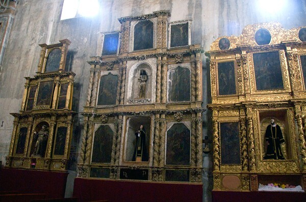 Los Santos Reyes, nave altars - Metztitlán, Hidalgo