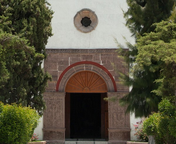 Façade portal & oculus - Santiago Apóstol