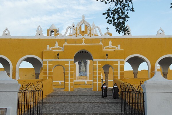 West atrio gate - San Antonio de Padua