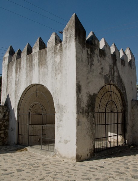 NW posa chapel - San Juan Bautista, façade, portería & posa chapels
