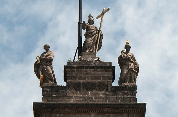 Top tier finial: Three Cardinal Virtues (Faith, Hope & Charity) - Catedral de La Asunción