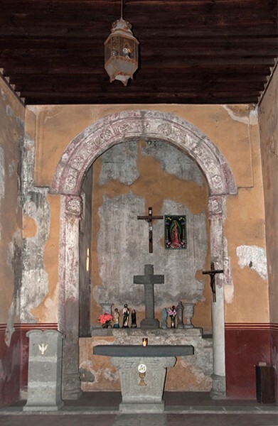 Santa Cruz, sanctuary & chancel arch - Acatlán
