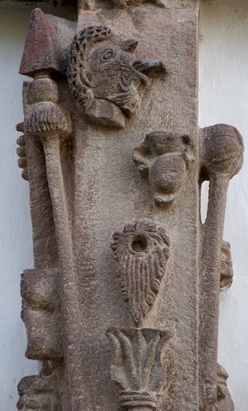 San Francisco, wall cross, shaft details - Tepeapulco, Hidalgo