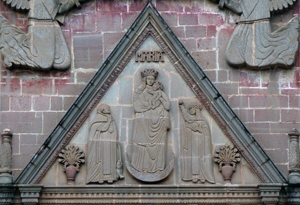 Façade pediment - Façade, nave & sanctuary