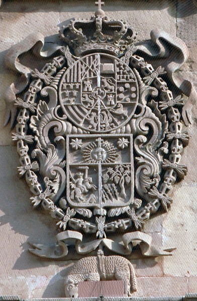 West twin portal, coast of arms - Santa Clara