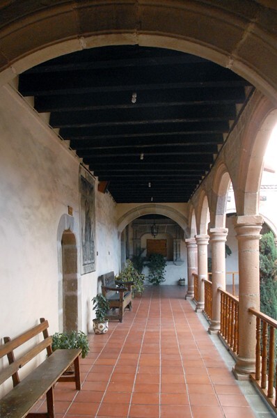 Upper cloister walk - San José