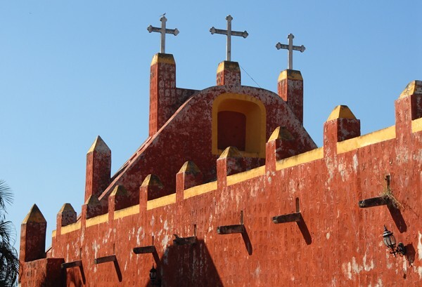 San Pedro, exterior nave crenellation - Panabá, Yucatán