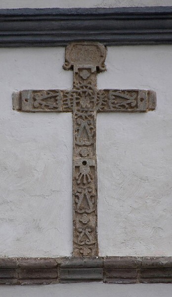 Santo Santiago, façade, embedded cross - Santiago Tilapa, México