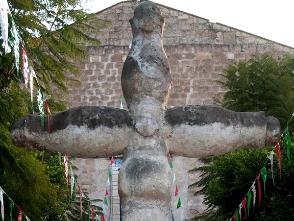 Atrial cross, front crossing - San Miguel Arcángel