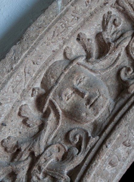 Baptistry portal, archivolt detail - San Francisco, Nave