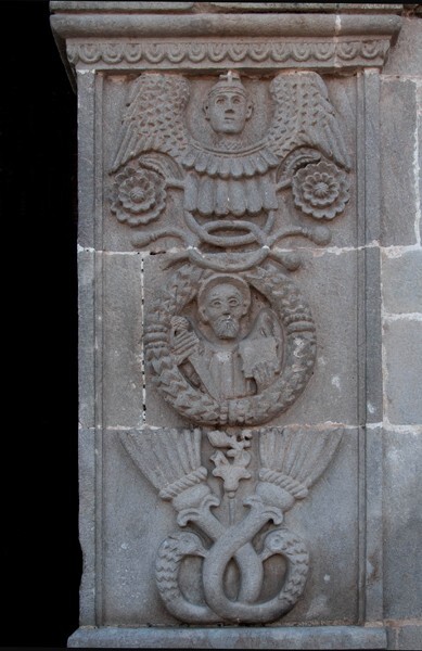 Façade portal, right pilaster - Hospital Real de los Naturales