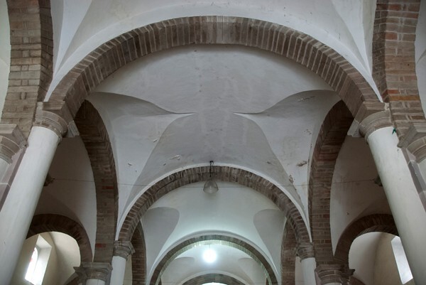 Basilica naves, barrel vaults - San Andrés