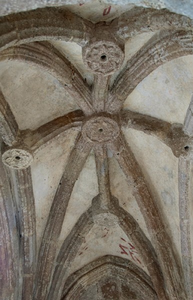 NE posa chapel, ribbed vault - Cloister, convento, capilla abierta & posas, atrial cross