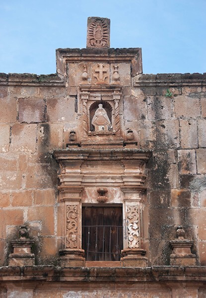 Santa María, façade, choir loft window & gable relief - Santa María de la Paz, Zacatecas