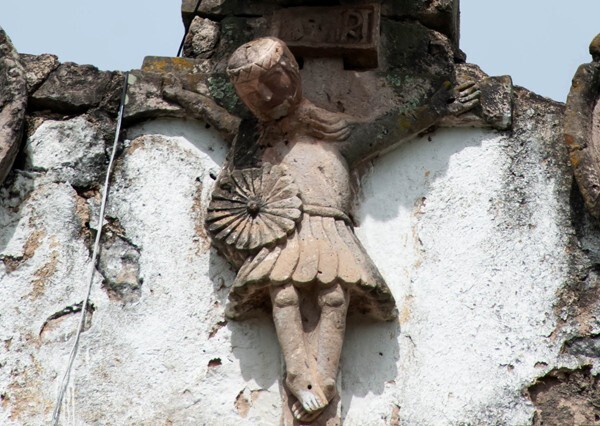 Façade gable sculpture - Capilla de los Zapateros
