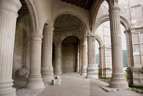 Capilla abierta, pillars & arches - Capilla abierta