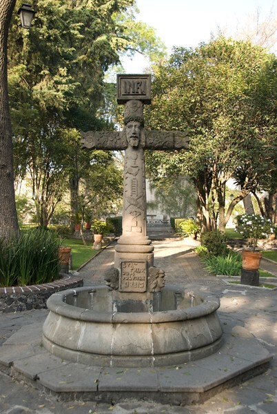 Atrial cross, front - San Jacinto de San Angel