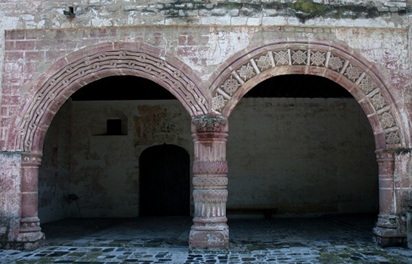 Portería - San Miguel Arcángel, façade, portería, crosses & porciúncula door