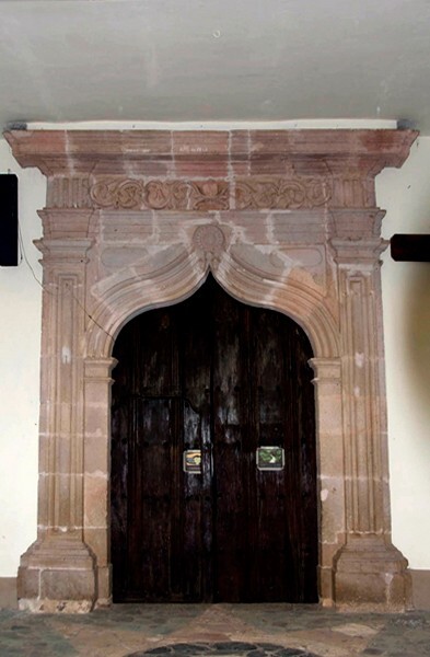 Santa María, façade portal, ogee arch - Santa María del Oro, Nyarit