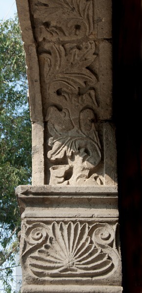 San Lorenzo, façade portal, archivolt intrados & jamb impost - Totolinga, México