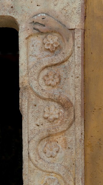Hacienda, zaguán, right pilaster relief - Santiago Tetlapayac, Hidalgo