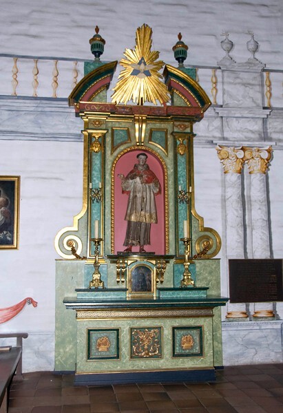 Nave St. Francis retablo - Mission San José