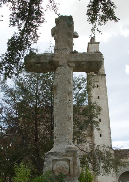 Atrial cross - Façade, portería, atrial cross, lateral portal & capilla abierta