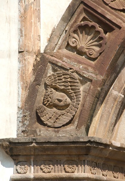 Capilla abierta, archivolt voussoirs - San Francisco