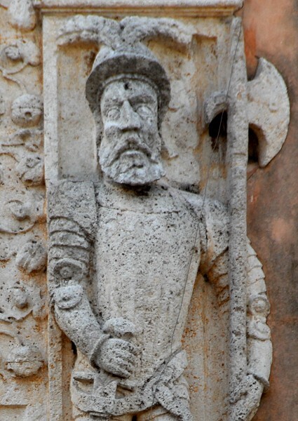 Casa de Montejo, façade, second story, right halberdier - Casa de Montejo