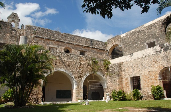 San Agustín, patio arches - Tekanto, Yucatán