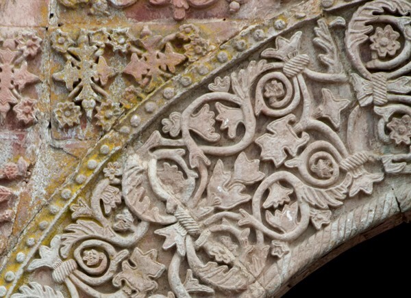 Façade portal, archivolt voussoir (left) - Santiago Apóstol