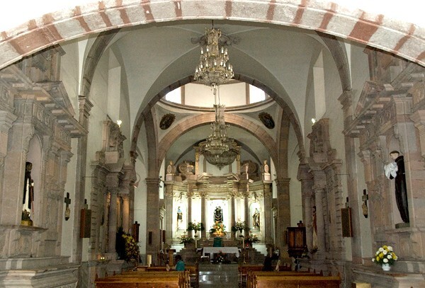 Celaya, Guanajuato, La Tercera Orden, nave & high altar - Guanajuato
