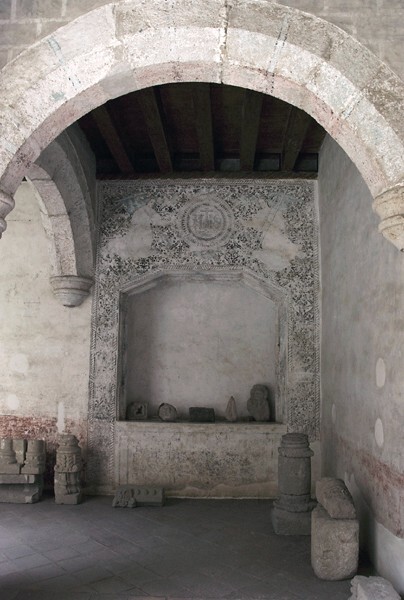 Lower cloister walk, testera - San Miguel Arcángel, cloister & murals