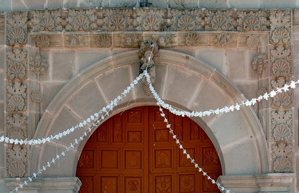San Pedro Apóstol, façade, main portal alfiz & archivolt - Zipiajo, Michoacán