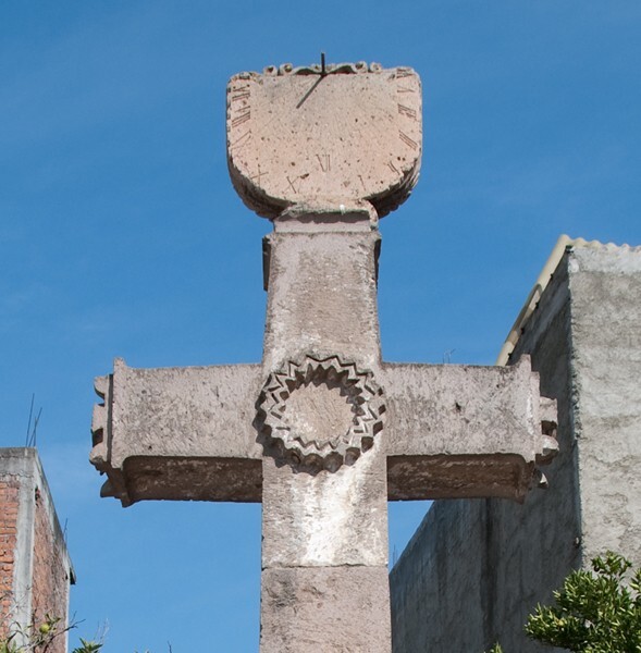 Atrial cross, front crossing - San Nicolás de Tolentino